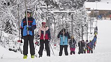 Skiareál Čeřínek na Jihlavsku vítá na sjezdovce lyžařské nadšence již od 10.... Skiareál Čeřínek na Jihlavsku vítá na sjezdovce lyžařské nadšence již od 10....