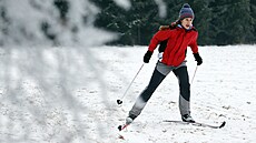Běžkaři na trasách v zasněžené krajině u Těškova na Rokycansku. (27. 12. 2021) Běžkaři na trasách v zasněžené krajině u Těškova na Rokycansku. (27. 12. 2021)