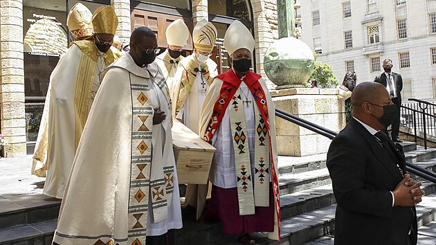 V jihoafrickm Kapskm Mst pohbili nositele Nobelovy ceny Desmonda Tutua. (1. ledna 2022)