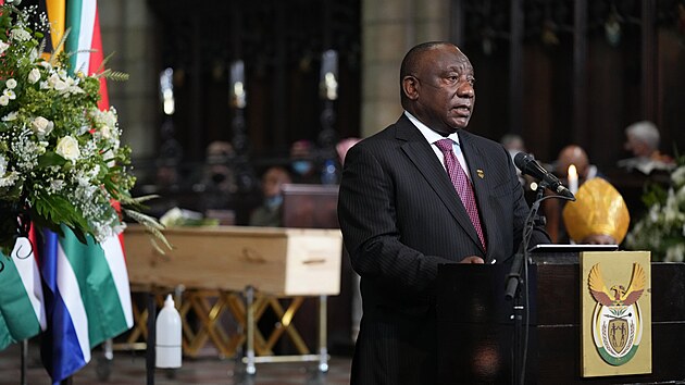 V jihoafrickm Kapskm Mst pohbili zesnulho nositele Nobelovy ceny Desmonda Tutua. Na snmku prezident JAR Cyril Ramaphosa. (1. ledna 2022)