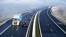 editelství silnic a dálnic R otevelo nový úsek dálnice D11 mezi Hradcem...