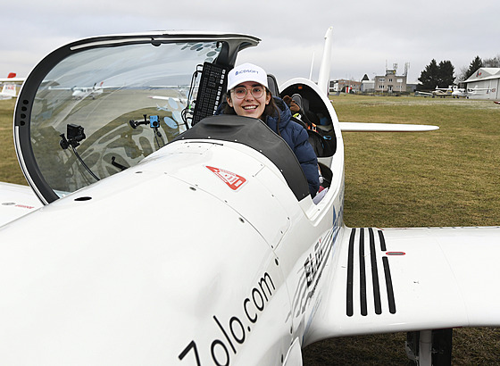 Na beneovském letiti 16. ledna 2022 pistála devatenáctiletá pilotka Zara...