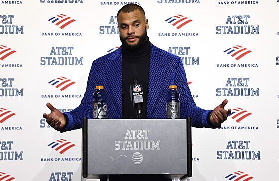 Dak Prescott, quarterback Dallas Cowboys, na tiskové konferenci po prohe se...