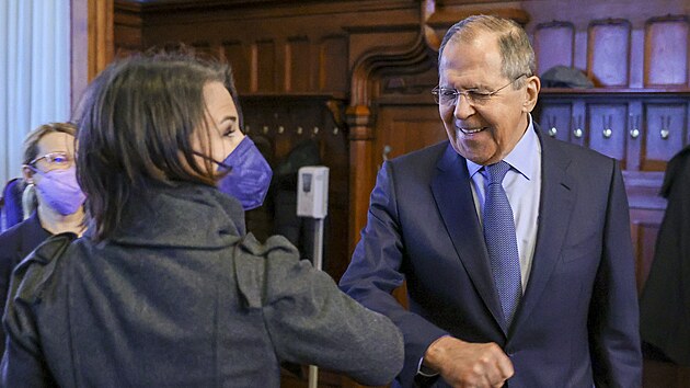 fka nmeck diplomacie Annalena Baerbockov v Moskv jednala se svm ruskm protjkem Sergejem Lavrovem. (18. ledna 2022)