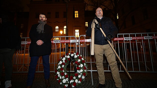 Zemdlci protestuj v Praze u adu vldy proti zmnm dotanch pln. (11. ledna 2022)