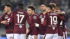 Fotbalisté FC Turín oslavují gól Josipa Brekala (uprostřed). Fotbalisté FC Turín oslavují gól Josipa Brekala (uprostřed).