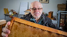 Petr Texl od roku 2010 učí na SOU Blatná obor včelař. Petr Texl od roku 2010 učí na SOU Blatná obor včelař.