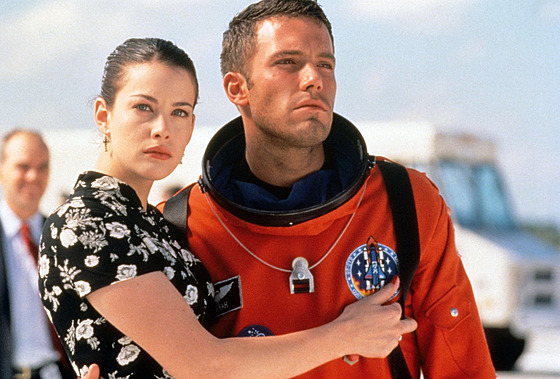 Liv Tylerová a Ben Affleck ve filmu Armageddon (1998)