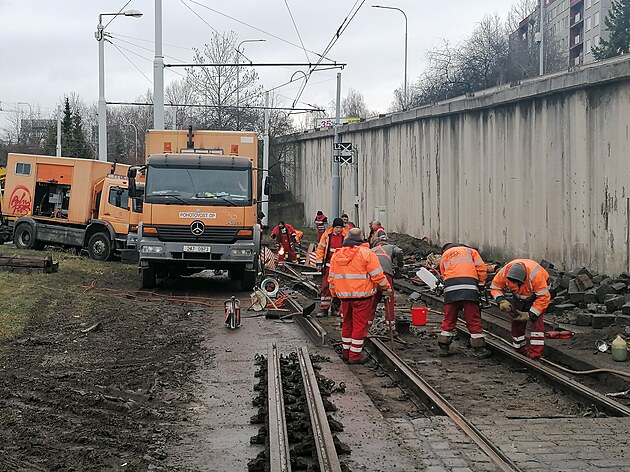 Z dvodu výmny kolejnic ve smyce Lehovec bude do nedle 30. ledna linka 25 z centra zkrácena do smyky Starý Hloubtín, v úseku Starý Hloubtín - Hloubtín - Lehovec bude jezdit pouze linka 19. Cestují kteí se budou chtít dostat z 25 na 19 vak budo