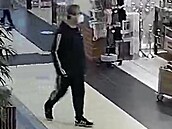 Kriminalisté pátrají po muži, který se v nákupním centru v Plzni na Slovanech... Kriminalisté pátrají po muži, který se v nákupním centru v Plzni na Slovanech...