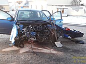 Dopravní nehoda v Chotěšově na Plzeňsku. Mladý řidič dostal smyk, narazil do... Dopravní nehoda v Chotěšově na Plzeňsku. Mladý řidič dostal smyk, narazil do...