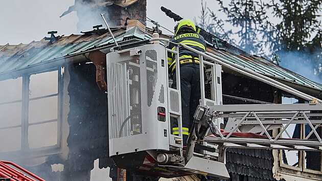 Chata Tesák v Hostýnských vrších shořela do základů. (29. ledna 2022)