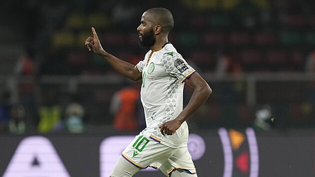 Youssouf MChangama, stelec jedinho glu fotbalovch Komor v duelu osmifinle mistrovstv Afriky proti Kamerunu.