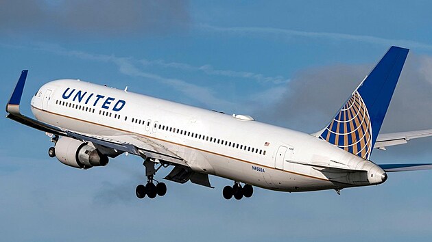 Aerolinky United Airlines čekají na boeingy. Piloty tlačí do neplaceného volna