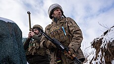 Ukrajintí vojáci na front u msta Zolote v Luhanské oblasti (20. ledna 2022)