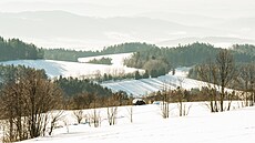 Na horách na Valašsku sice leží sněhová pokrývka, ale není zatím dostatečná. Na horách na Valašsku sice leží sněhová pokrývka, ale není zatím dostatečná.