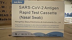 Ústecký kraj obdržel další várku antigenních testů pro školy. Ústecký kraj obdržel další várku antigenních testů pro školy.