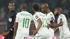 Komortí fotbalisté v osmifinále afrického ampionátu protestují proti ervené...
