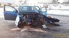 Dopravní nehoda v Chotěšově na Plzeňsku. Mladý řidič dostal smyk, narazil do... Dopravní nehoda v Chotěšově na Plzeňsku. Mladý řidič dostal smyk, narazil do...