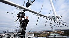 Vědci ze ZČU v Plzni využívají ke komunikaci s družicemi antény na střeše... Vědci ze ZČU v Plzni využívají ke komunikaci s družicemi antény na střeše...