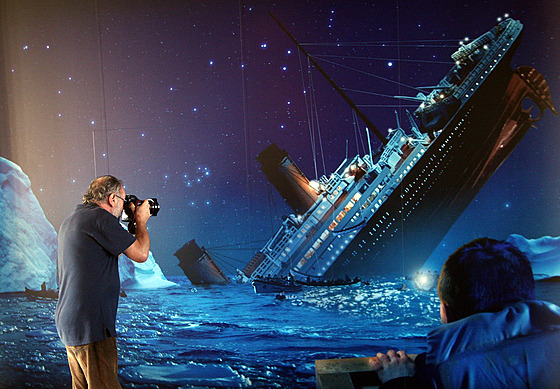 Titanic se údajn nepotopil po sráce s ledovcem. Konspiraní teorie hovoí o...