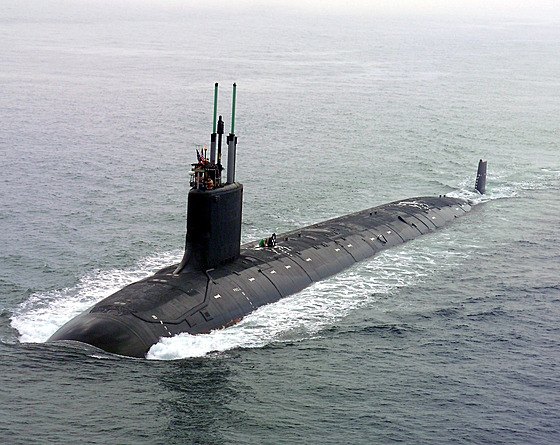 Ponorka tídy Virginia s nukleárním pohonem Námonictva Spojených stát...