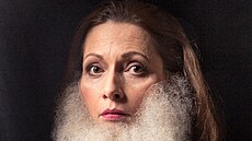 Gabriela Míčová s darwinovským plnovousem na plakátu k představení Galapágy Gabriela Míčová s darwinovským plnovousem na plakátu k představení Galapágy