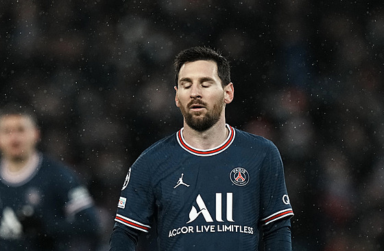 Lionel Messi smutní po nepromnné penalt.