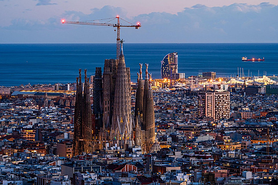 Chrám Sagrada Família v Barcelon (8. prosince 2021)