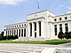 Jin prel budovy americk centrln banky ve Washingtonu (18. ervna 2011)