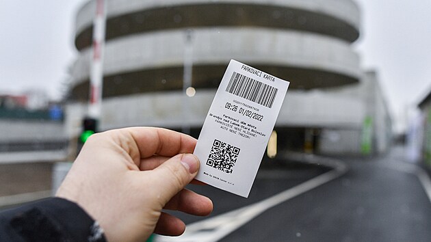 Nov parkovac dm v Brandse zeje przdnotou, karty jsou podle obyvatel drah. (1. nora 2022)