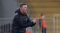 Asistent trenéra Slavie Jaroslav Köstl v roli hlavního koue na hiti...