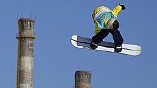 A NA JAE PILETÍ ÁPI. védský snowboardista Niklas Mattsson a jeho big air.