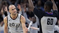 Manu Ginóbili ze San Antonio Spurs slaví trefu v roce 2018.