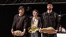 Šimon Krupa, Jindřiška Dudziaková a Radúz Mácha v představení Otec hlídá dceru Šimon Krupa, Jindřiška Dudziaková a Radúz Mácha v představení Otec hlídá dceru