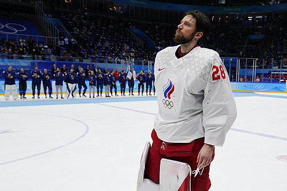 Zklamaný ruský branká Ivan Fedotov po poráce v olympijském finále hokejového...
