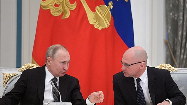 Rusk prezident Vladimir Putin se Sergejem Kirijenkem. (26. nora 2020)