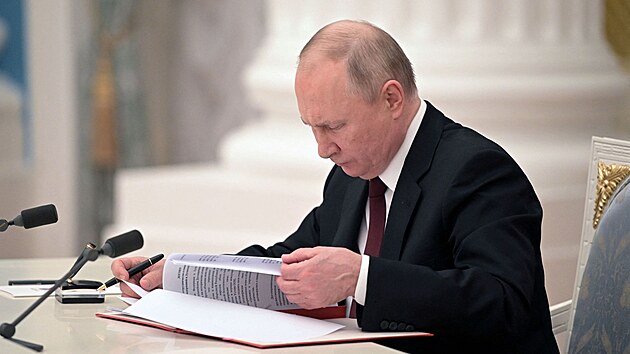 Ruský prezident Vladimir Putin uznal nezávislost donbaské republiky. (21. února...