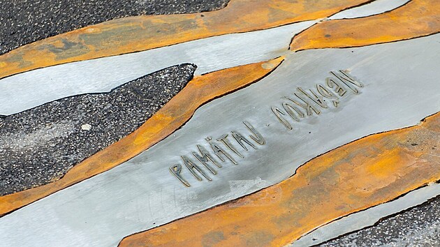 V Bratislavě odhalili památník novináři Jánu Kuciakovi a jeho snoubence Martině Kušnírové, které před čtyřmi lety zabil nájemný vrah. Vzpomínkové akce na náměstí SNP se účastnili i rodiče obou zavražděných. (21. února 2022)