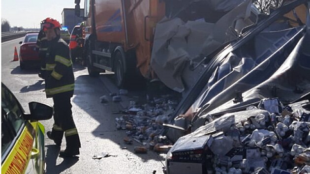 Při nehodě na D2 na Břeclavsku zemřel jeden silničář.