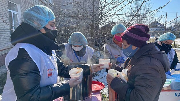 V reakci na vstup ruských ozbrojených sil na území Ukrajiny vyhlásila Charita Česká republika veřejnou sbírku na pomoc obyvatelům zasažených oblastí. Z krizového fondu zároveň uvolnila půl milionu korun na bezprostřední pomoc.