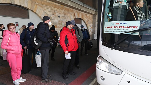 Odjezd Ukrajinců z pražského autobusového nádraží Florenc na Ukrajinu, kterou napadla ruská armáda. (24. února 2022)
