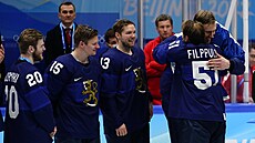 Objetí kapitána finských hokejist Valtteriho Filppuly (51) s Markem Anttilou.