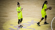 María Condeová (vlevo) a Brionna Jonesová z USK Praha María Condeová (vlevo) a Brionna Jonesová z USK Praha