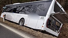 Na pomezí Olomouckého a Pardubického kraje havaroval autobus a sjel do příkopy.... Na pomezí Olomouckého a Pardubického kraje havaroval autobus a sjel do příkopy....