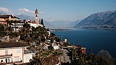 U beh jezera Lago di Lugano se daí subtropické vegetaci. (Ronco)
