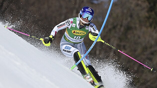 Martina Dubovsk bhem druhho kola slalomu v Mribelu.