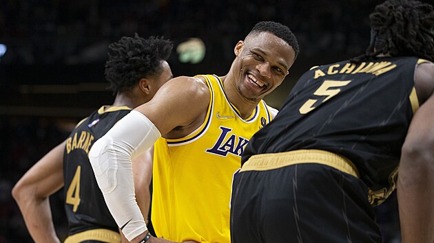 Rozesmt Russell Westbrook z Los Angeles Lakers v utkn proti Torontu.
