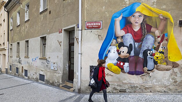 Streetartový umělec Chemis maloval 17. března 2022 v pražských Nuslích mural na téma bojů na Ukrajině. (18. března 2022)