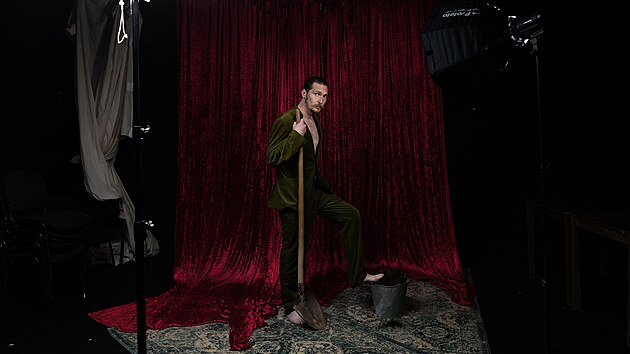 Záběr ze zkoušek představení Pohřben zaživa